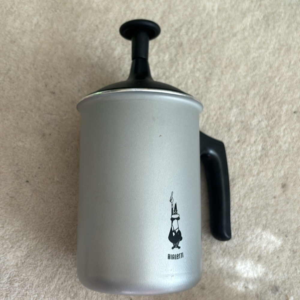 Bialetti Set- Moka Express: Iconic Stovetop Espresso Maker + Milk frother - Picture 11 of 11